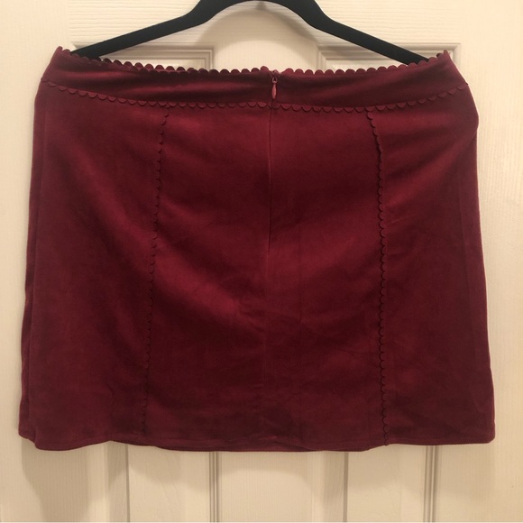 Maroon/Burgundy suede-like mini skirt. New with tags. Size Large. - Picture 3 of 7